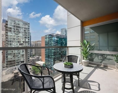 160 E Illinois Street - Photo Thumbnail 11