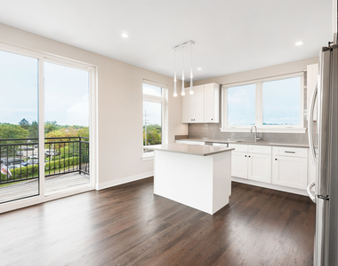 440 Green Bay Road - Photo Thumbnail 2