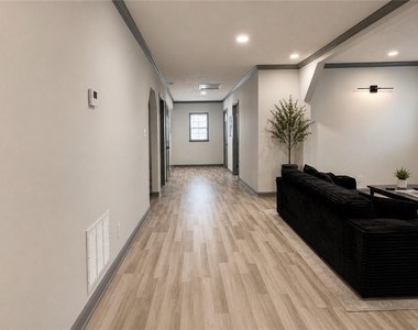 2110 Newnan Street - Photo Thumbnail 1