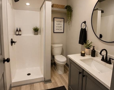 2110 Newnan Street - Photo Thumbnail 7