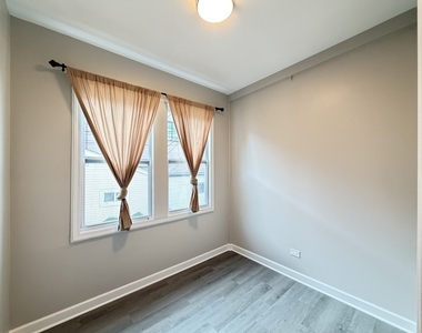 3138 N Marmora Avenue - Photo Thumbnail 16