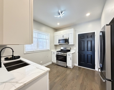 3138 N Marmora Avenue - Photo Thumbnail 1