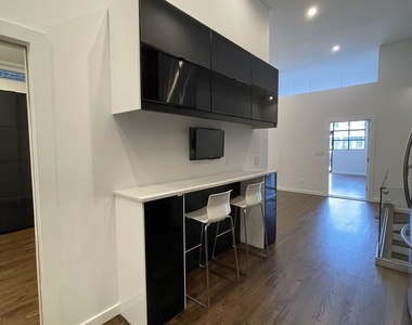 1451 N Ashland Avenue - Photo Thumbnail 6