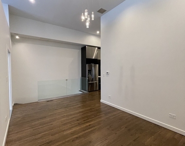 1451 N Ashland Avenue - Photo Thumbnail 4