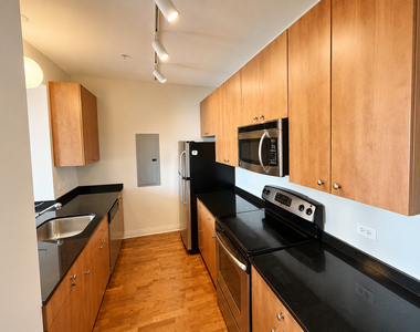 565 W Quincy Street - Photo Thumbnail 2