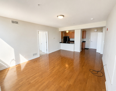 565 W Quincy Street - Photo Thumbnail 1
