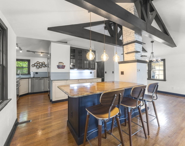 828 E 14th Street - Photo Thumbnail 16