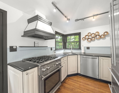 828 E 14th Street - Photo Thumbnail 12