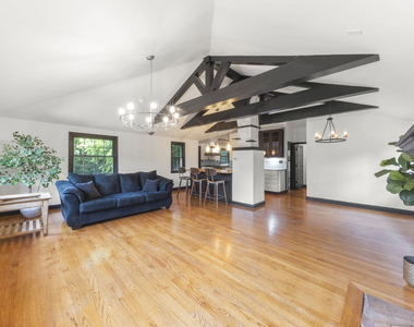 828 E 14th Street - Photo Thumbnail 8