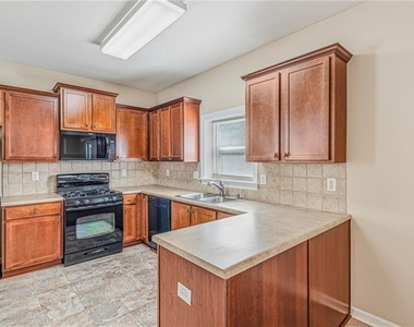 1807 Preserve Creek Way - Photo Thumbnail 6