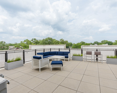 101 W Liberty Street - Photo Thumbnail 14