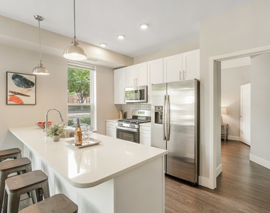 101 W Liberty Street - Photo Thumbnail 2