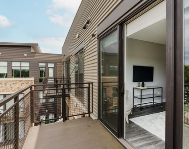 101 W Liberty Street - Photo Thumbnail 9