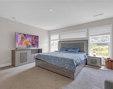 1645 Hillcrest Drive - Photo Thumbnail 19