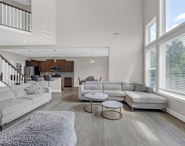1645 Hillcrest Drive - Photo Thumbnail 9
