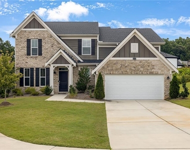 1645 Hillcrest Drive - Photo Thumbnail 1