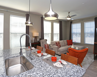 670 E Algonquin Road - Photo Thumbnail 3