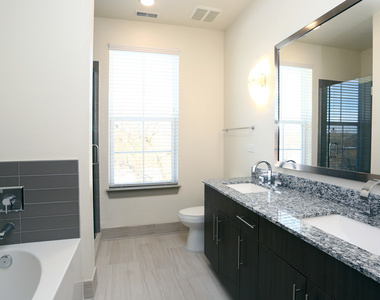 670 E Algonquin Road - Photo Thumbnail 12