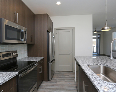 670 E Algonquin Road - Photo Thumbnail 8