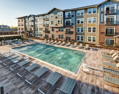 670 E Algonquin Road - Photo Thumbnail 19
