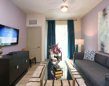 670 E Algonquin Road - Photo Thumbnail 1