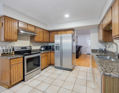 1347 Rose Boulevard - Photo Thumbnail 7