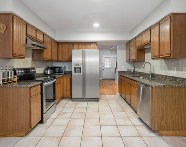 1347 Rose Boulevard - Photo Thumbnail 6