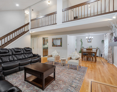 1347 Rose Boulevard - Photo Thumbnail 3