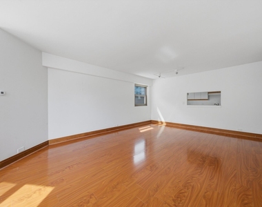 535 N Michigan Avenue - Photo Thumbnail 5