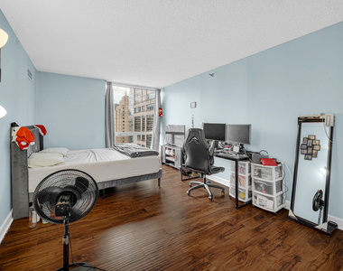 200 N Dearborn Street - Photo Thumbnail 9