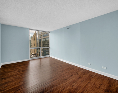 200 N Dearborn Street - Photo Thumbnail 4