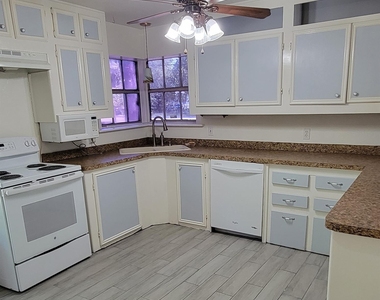 17308 Valley Lane - Photo Thumbnail 2