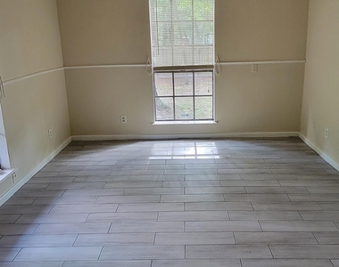17308 Valley Lane - Photo Thumbnail 3