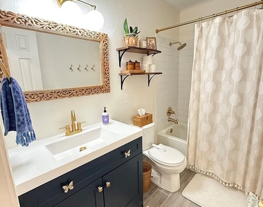 5815 Hoover Street - Photo Thumbnail 12