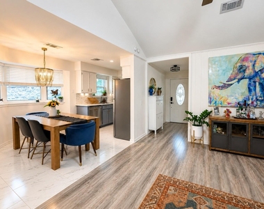 5815 Hoover Street - Photo Thumbnail 4