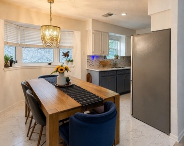 5815 Hoover Street - Photo Thumbnail 5