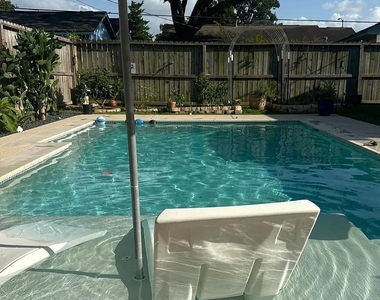5815 Hoover Street - Photo Thumbnail 14