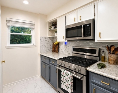 5815 Hoover Street - Photo Thumbnail 7