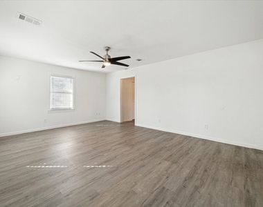 1147 Du Barry Lane - Photo Thumbnail 5