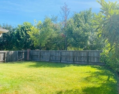 2811 Cresthollow Lane - Photo Thumbnail 17