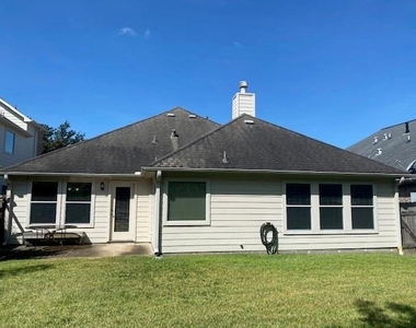 2811 Cresthollow Lane - Photo Thumbnail 16