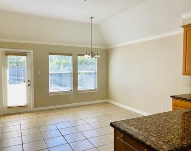 2811 Cresthollow Lane - Photo Thumbnail 8
