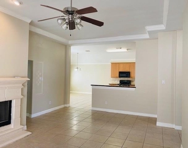 2811 Cresthollow Lane - Photo Thumbnail 5