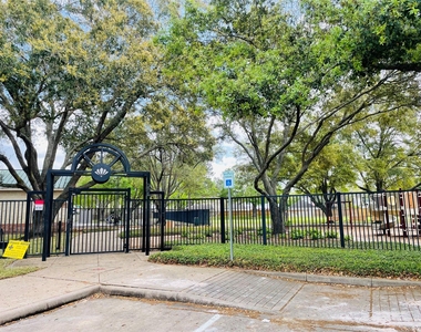 20910 Medallion Pointe Drive - Photo Thumbnail 22