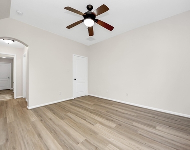 9815 Patricia Haven Lane - Photo Thumbnail 34