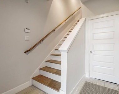 316 Jensen Drive - Photo Thumbnail 9
