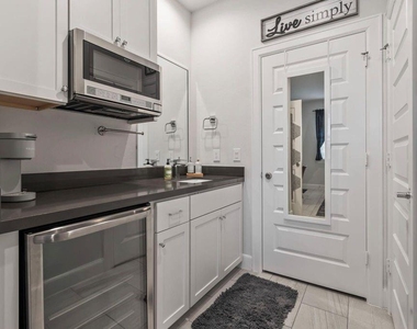 316 Jensen Drive - Photo Thumbnail 7