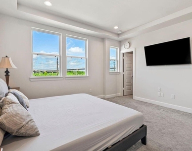 316 Jensen Drive - Photo Thumbnail 25