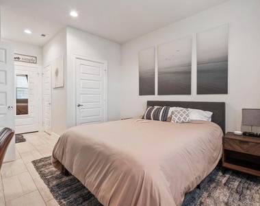316 Jensen Drive - Photo Thumbnail 4