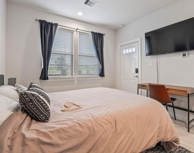 316 Jensen Drive - Photo Thumbnail 5